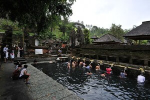 640px-1_tirtha_empul_temple