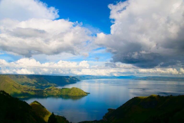 Le Lac Toba, le plus grand lac volcanique du monde