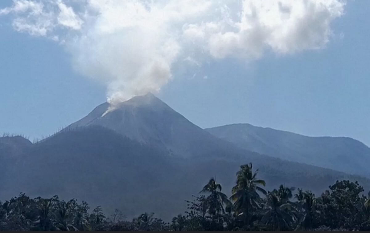 volcan lewotobi laki-laki